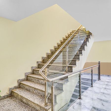 Hotel O Prince Home Stay Near Ambience Mall Нью-Дели Экстерьер фото