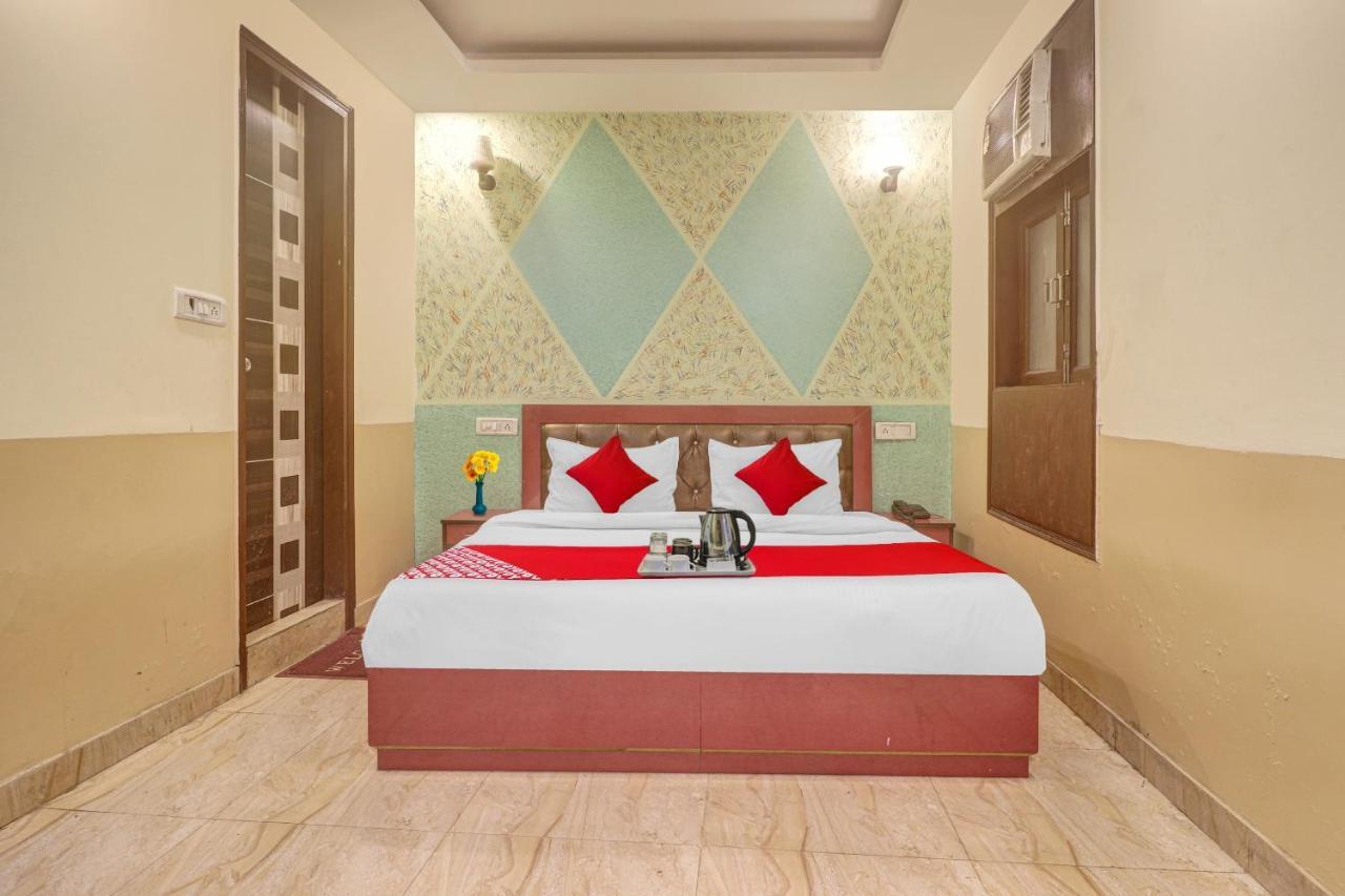 Hotel O Prince Home Stay Near Ambience Mall Нью-Дели Экстерьер фото