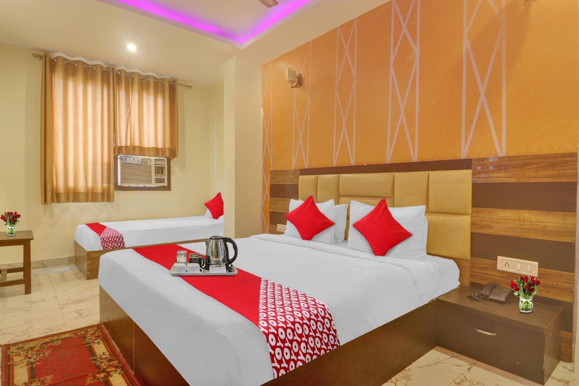 Hotel O Prince Home Stay Near Ambience Mall Нью-Дели Экстерьер фото