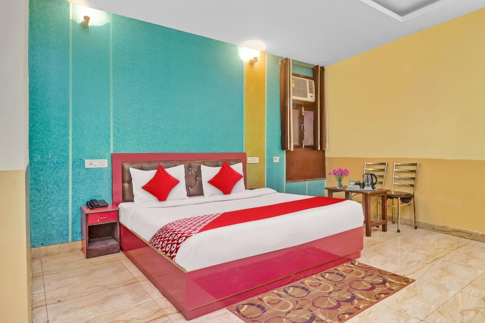 Hotel O Prince Home Stay Near Ambience Mall Нью-Дели Экстерьер фото